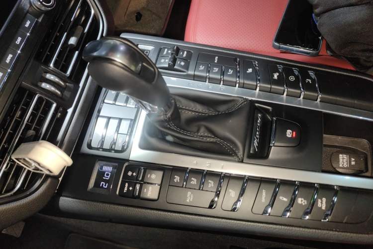 Used Porsche Macan 2018 Macan 2.0T Gear Lever