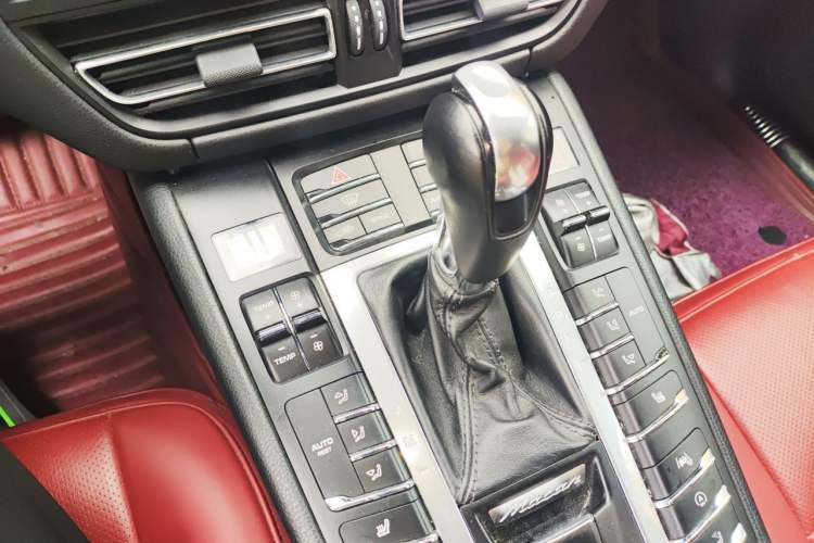 Used Porsche Macan 2018 Macan 2.0T Gear Lever