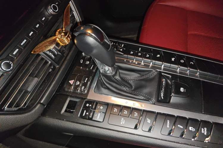 Used Porsche Macan 2018 Macan 2.0T Gear Lever