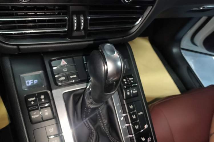 Used Porsche Macan 2018 Macan 2.0T Gear Lever