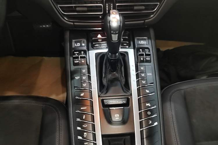 Used Porsche Macan 2018 Macan 2.0T Gear Lever