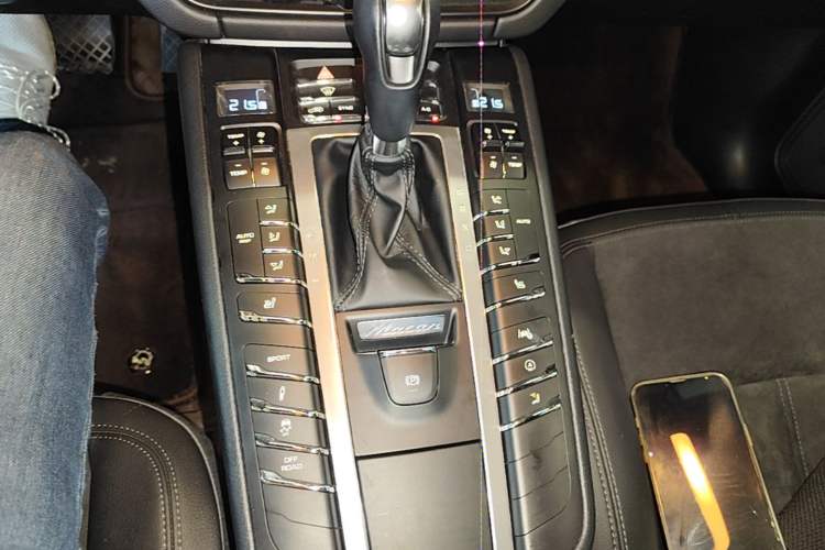 Used Porsche Macan 2018 Macan 2.0T Gear Lever
