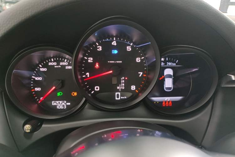 Used Porsche Macan 2018 Macan 2.0T Instrument Cluster