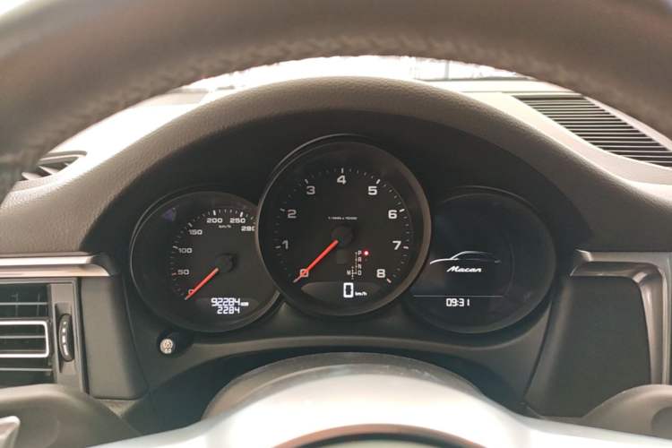 Used Porsche Macan 2018 Macan 2.0T Instrument Cluster