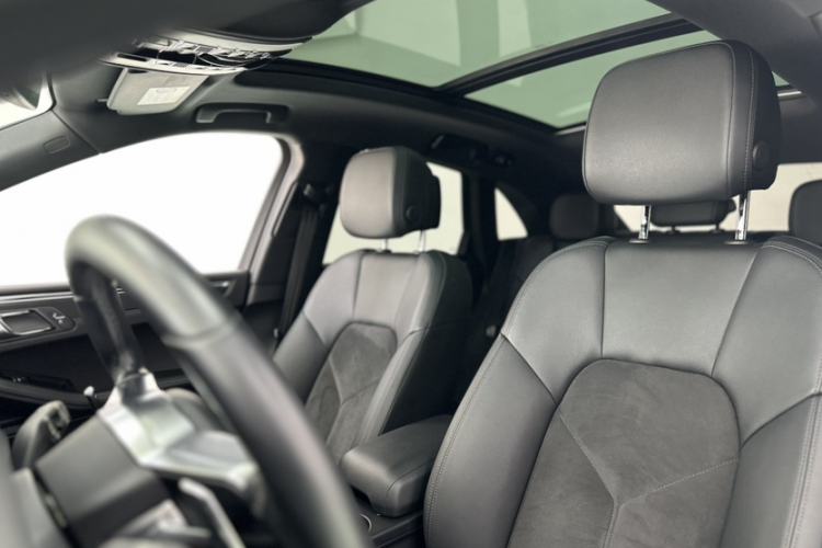 Used Porsche Macan 2018 Macan 2.0T Interior 2