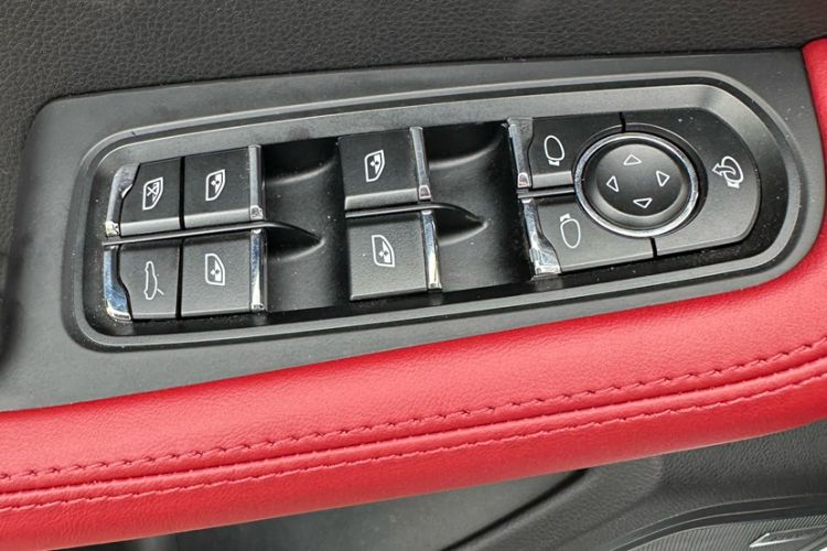 Used Porsche Macan 2018 Macan 2.0T Interior 2