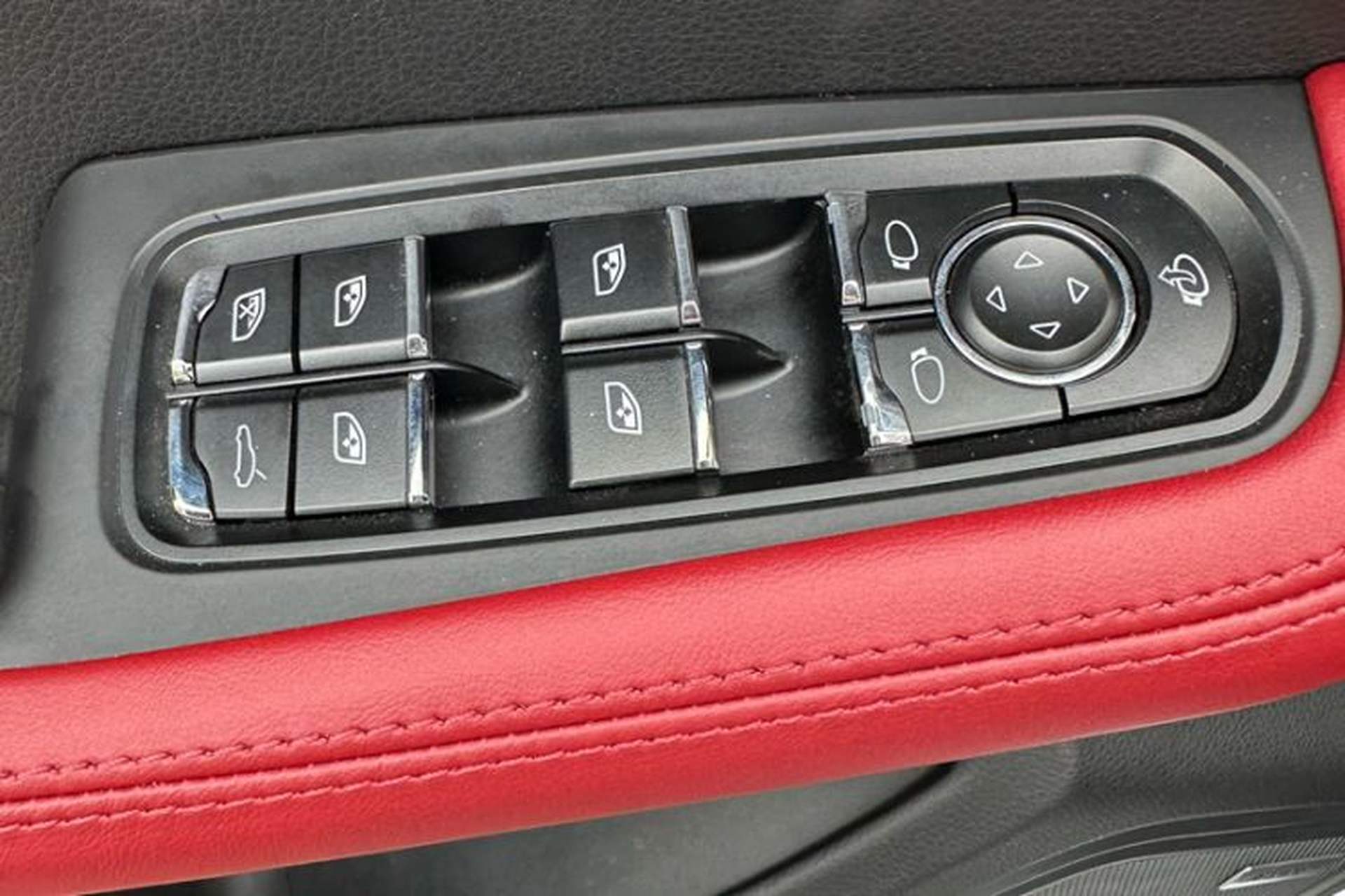 Used Porsche Macan 2018 Macan 2.0T Interior 2