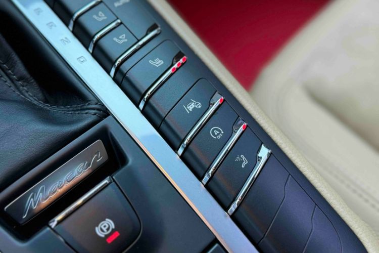 Used Porsche Macan 2018 Macan 2.0T Interior 2