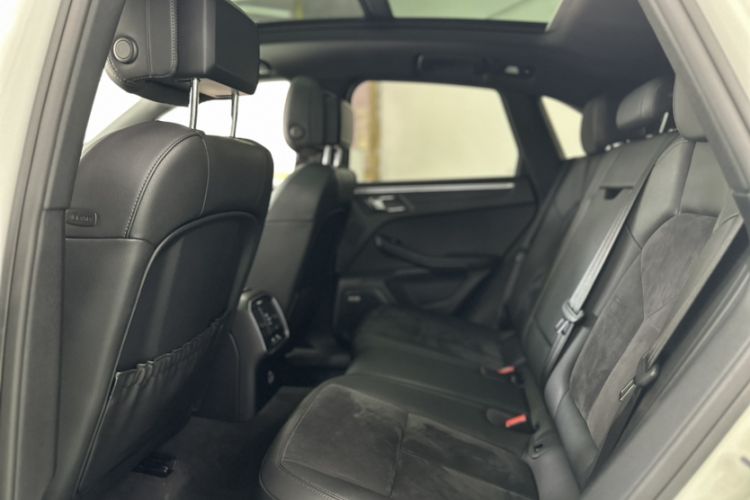 Used Porsche Macan 2018 Macan 2.0T Interior 3