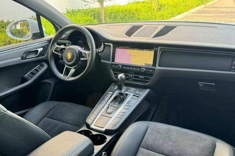 Used Porsche Macan 2018 Macan 2.0T Interior 4