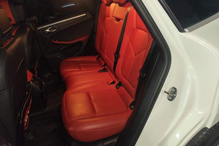 Used Porsche Macan 2018 Macan 2.0T Interior 4