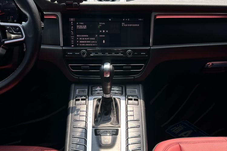Used Porsche Macan 2018 Macan 2.0T Interior 4