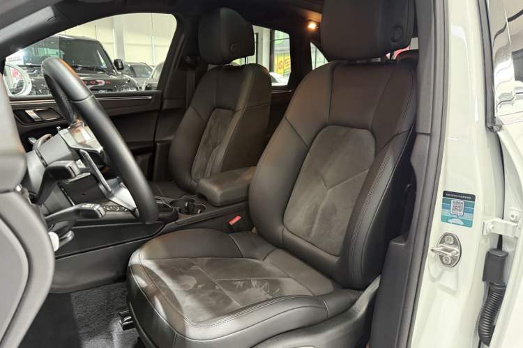 Used Porsche Macan 2018 Macan 2.0T Interior 5