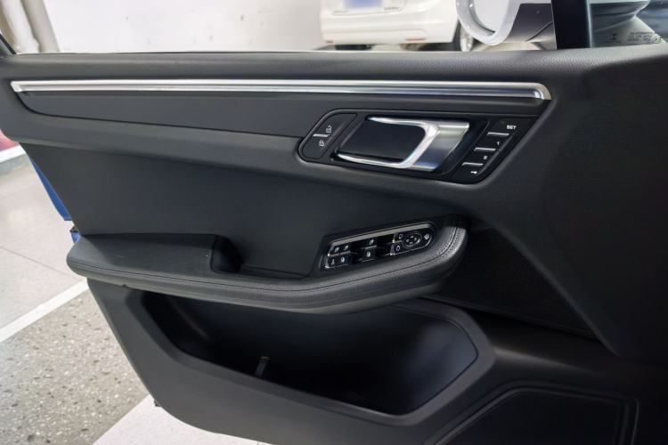Used Porsche Macan 2018 Macan 2.0T Interior 8