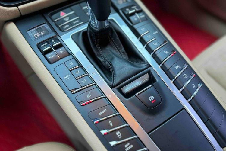 Used Porsche Macan 2018 Macan 2.0T Interior 9
