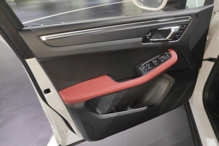 Used Porsche Macan 2018 Macan 2.0T Left Front Door Interior
