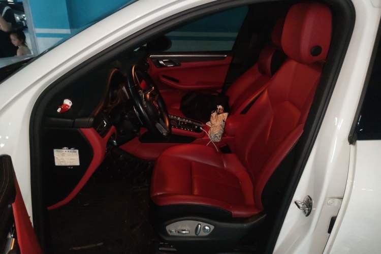 Used Porsche Macan 2018 Macan 2.0T Left Front Seat