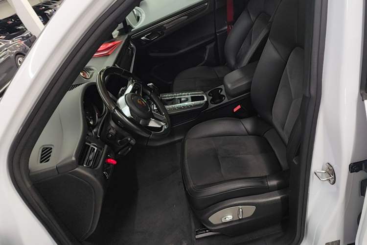 Used Porsche Macan 2018 Macan 2.0T Left Front Seat
