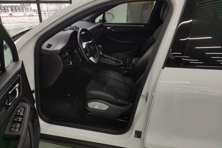 Used Porsche Macan 2018 Macan 2.0T Left Front Seat