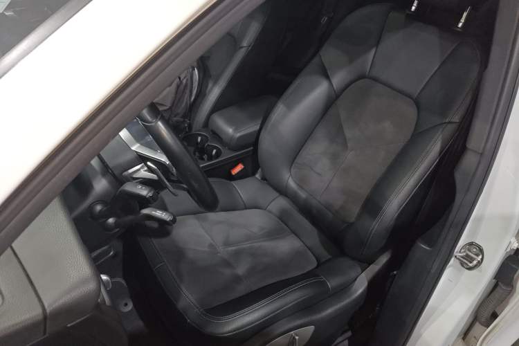 Used Porsche Macan 2018 Macan 2.0T Left Front Seat