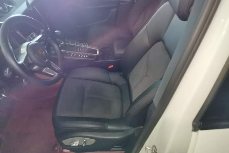 Used Porsche Macan 2018 Macan 2.0T Left Front Seat