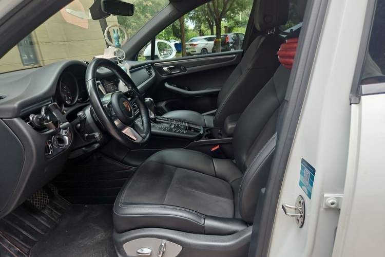 Used Porsche Macan 2018 Macan 2.0T Left Front Seat