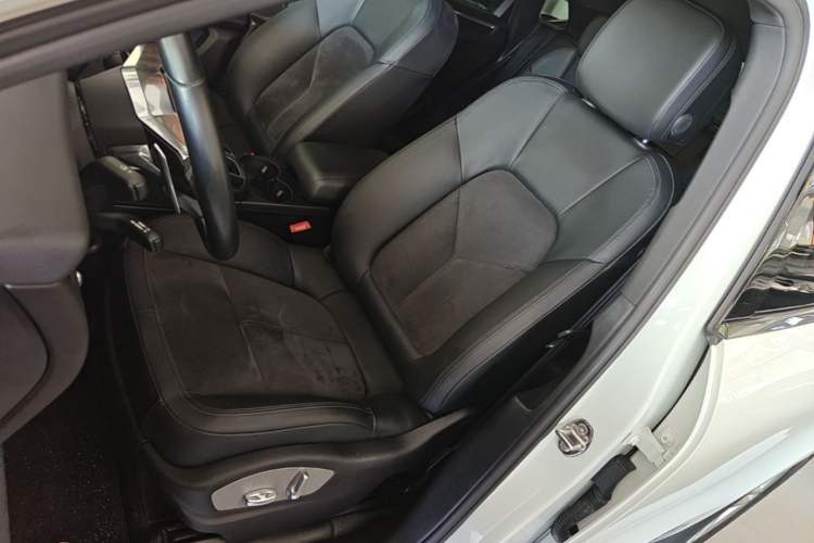 Used Porsche Macan 2018 Macan 2.0T Left Front Seat