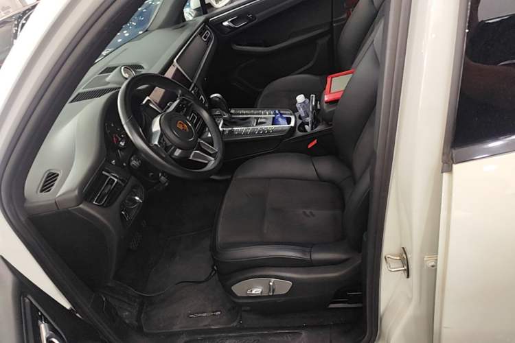 Used Porsche Macan 2018 Macan 2.0T Left Front Seat
