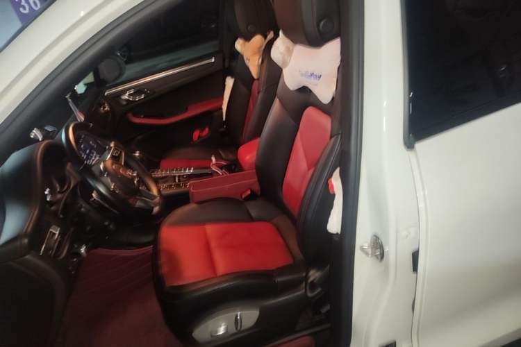 Used Porsche Macan 2018 Macan 2.0T Left Front Seat