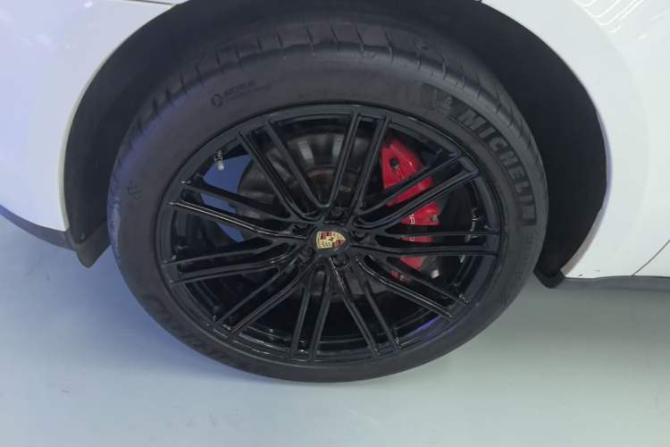 Used Porsche Macan 2018 Macan 2.0T Left Front Wheel Hub