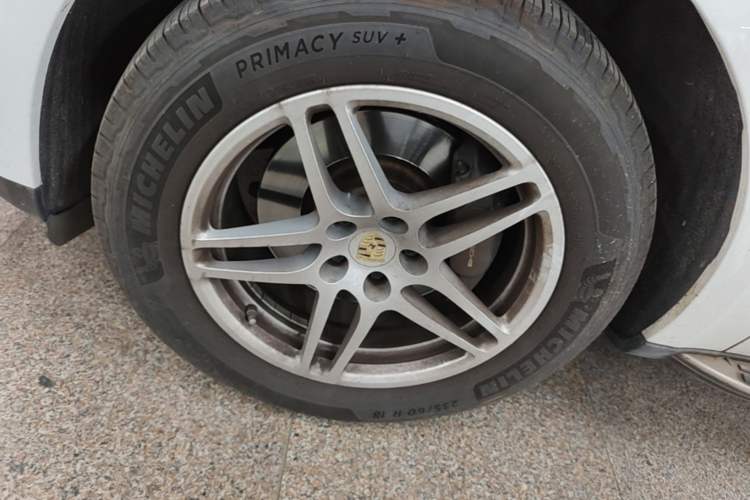 Used Porsche Macan 2018 Macan 2.0T Left Front Wheel Hub
