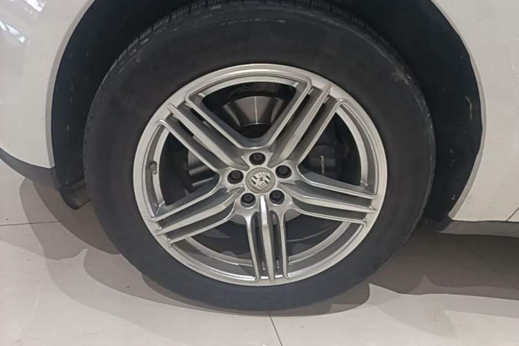 Used Porsche Macan 2018 Macan 2.0T Left Front Wheel Hub