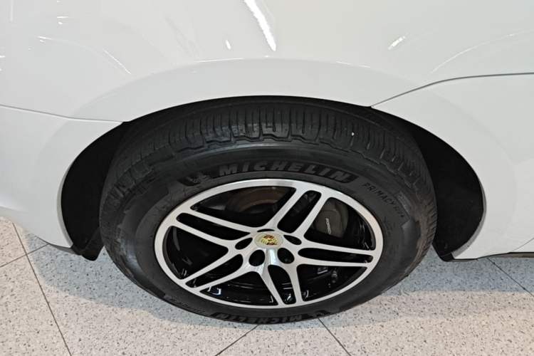 Used Porsche Macan 2018 Macan 2.0T Left Front Wheel Hub