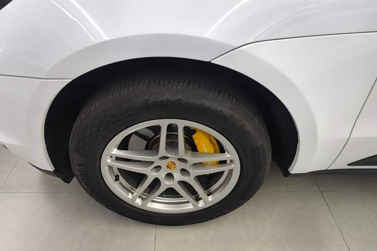 Used Porsche Macan 2018 Macan 2.0T Left Front Wheel Hub