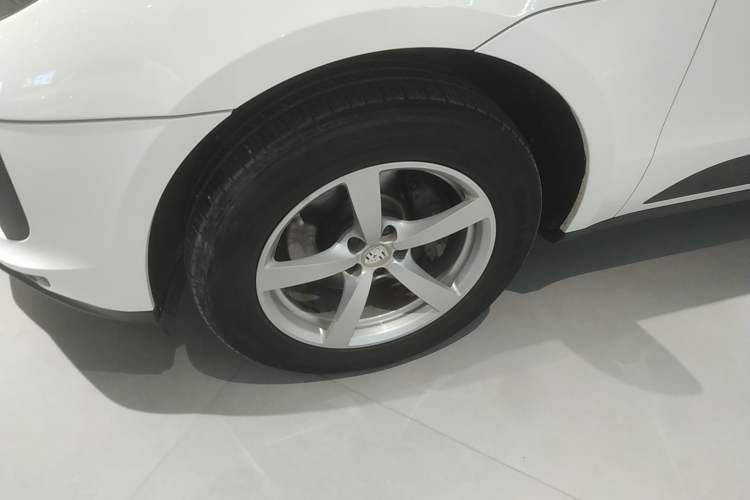 Used Porsche Macan 2018 Macan 2.0T Left Front Wheel Hub
