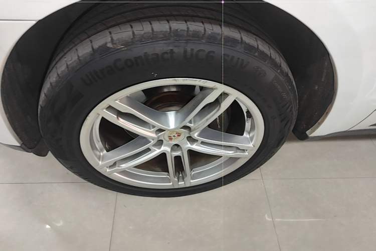 Used Porsche Macan 2018 Macan 2.0T Left Front Wheel Hub