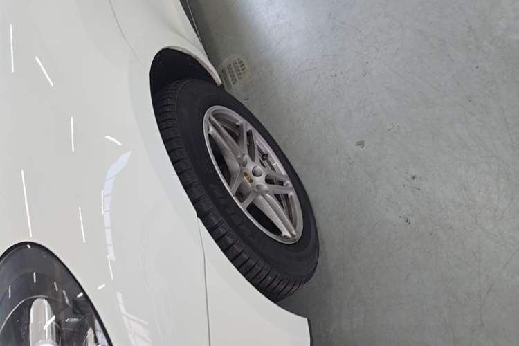Used Porsche Macan 2018 Macan 2.0T Left Front Wheel Hub
