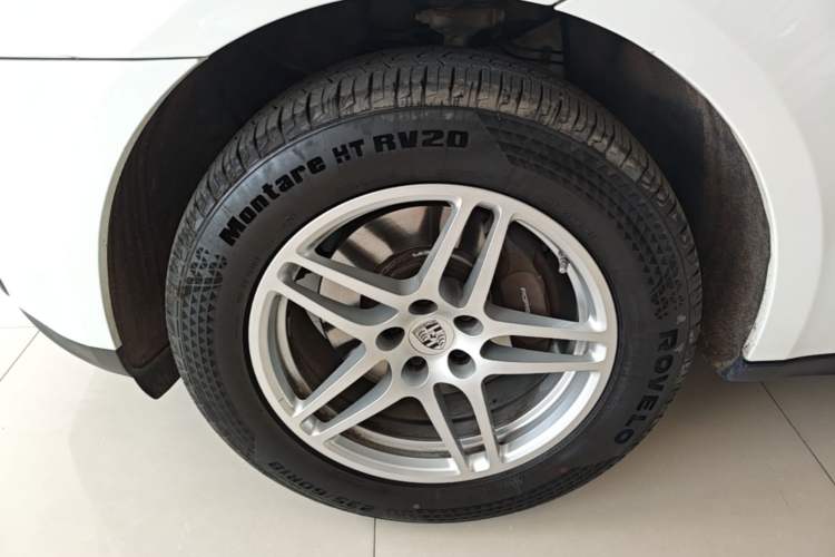 Used Porsche Macan 2018 Macan 2.0T Left Front Wheel Hub