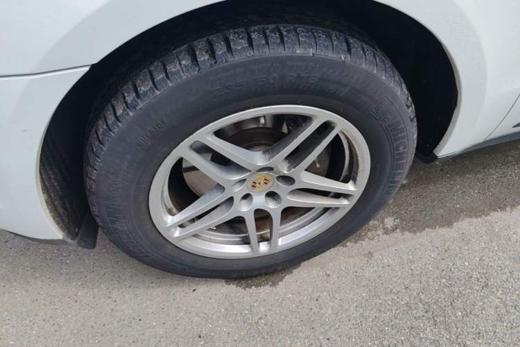 Used Porsche Macan 2018 Macan 2.0T Left Front Wheel Hub