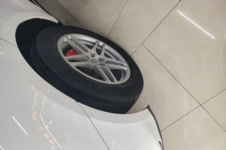 Used Porsche Macan 2018 Macan 2.0T Left Front Wheel Hub