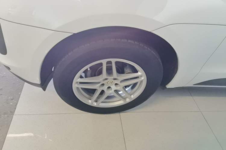 Used Porsche Macan 2018 Macan 2.0T Left Front Wheel Hub
