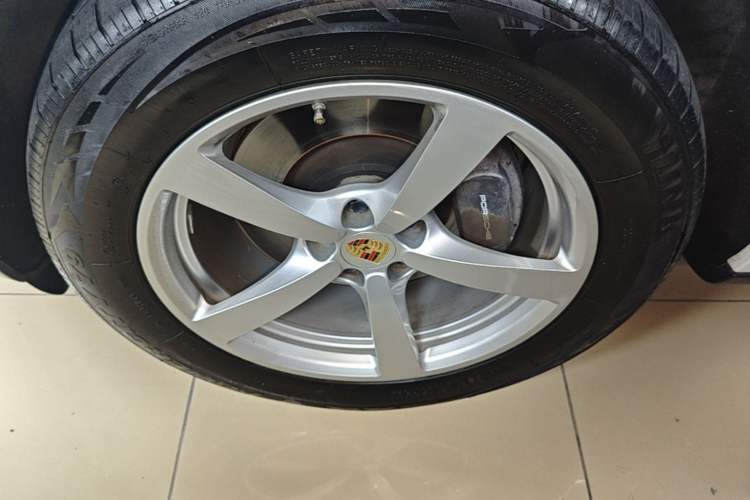Used Porsche Macan 2018 Macan 2.0T Left Front Wheel Hub