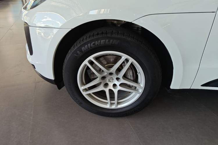 Used Porsche Macan 2018 Macan 2.0T Left Front Wheel Hub