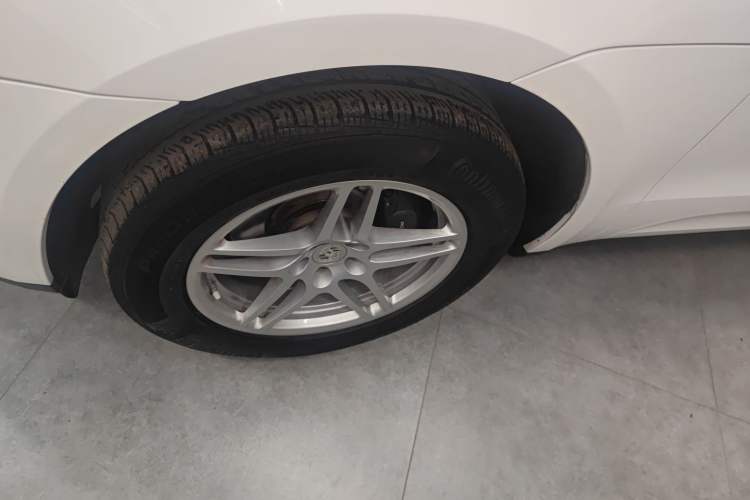Used Porsche Macan 2018 Macan 2.0T Left Front Wheel Hub