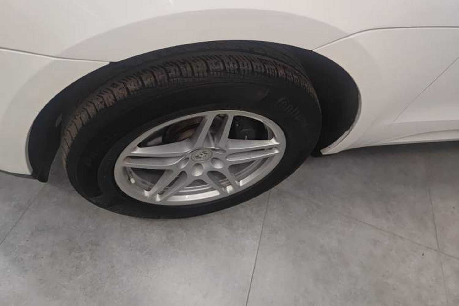 Used Porsche Macan 2018 Macan 2.0T Left Front Wheel Hub