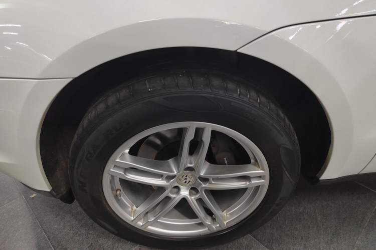 Used Porsche Macan 2018 Macan 2.0T Left Front Wheel Hub