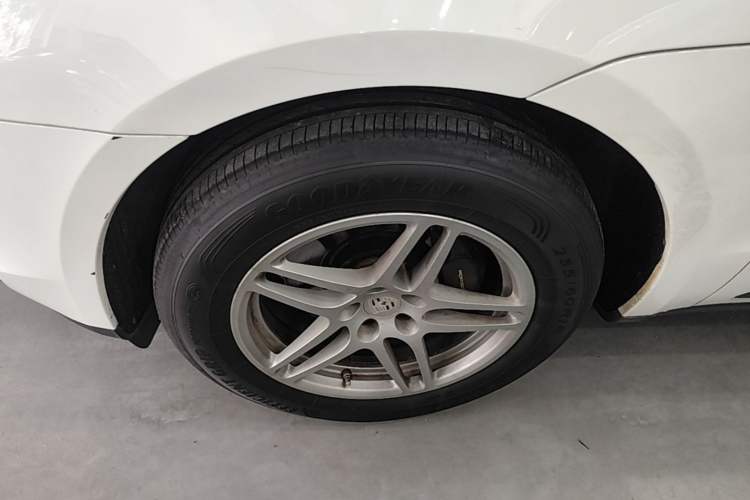 Used Porsche Macan 2018 Macan 2.0T Left Front Wheel Hub