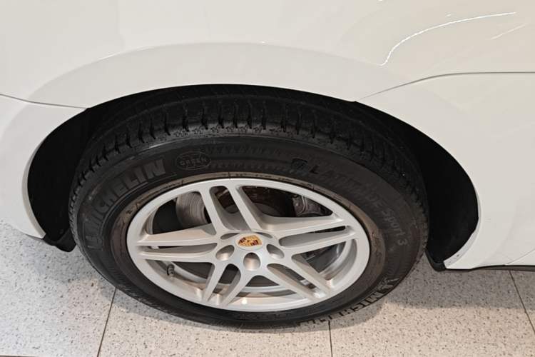 Used Porsche Macan 2018 Macan 2.0T Left Front Wheel Hub
