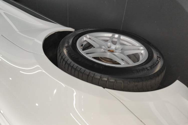 Used Porsche Macan 2018 Macan 2.0T Left Front Wheel Hub