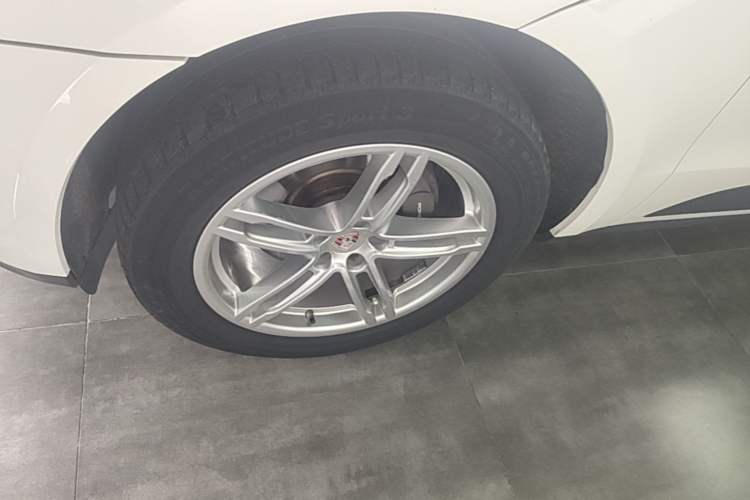 Used Porsche Macan 2018 Macan 2.0T Left Front Wheel Hub